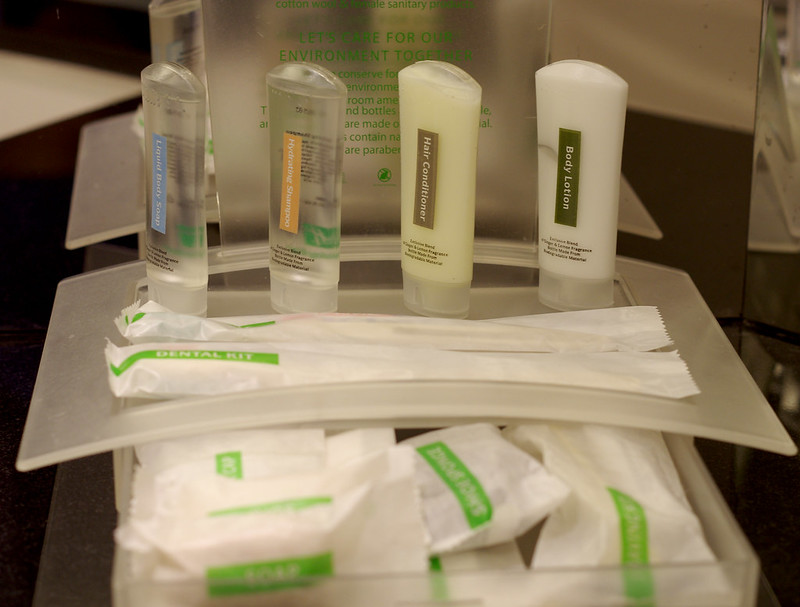 bathroom amenities - holiday inn singapore atrium