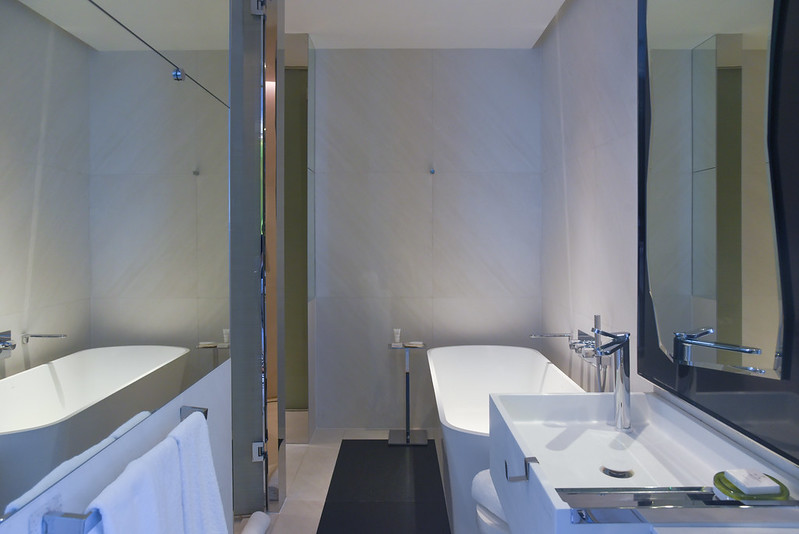 bathroom of jw marriott singapore south beach