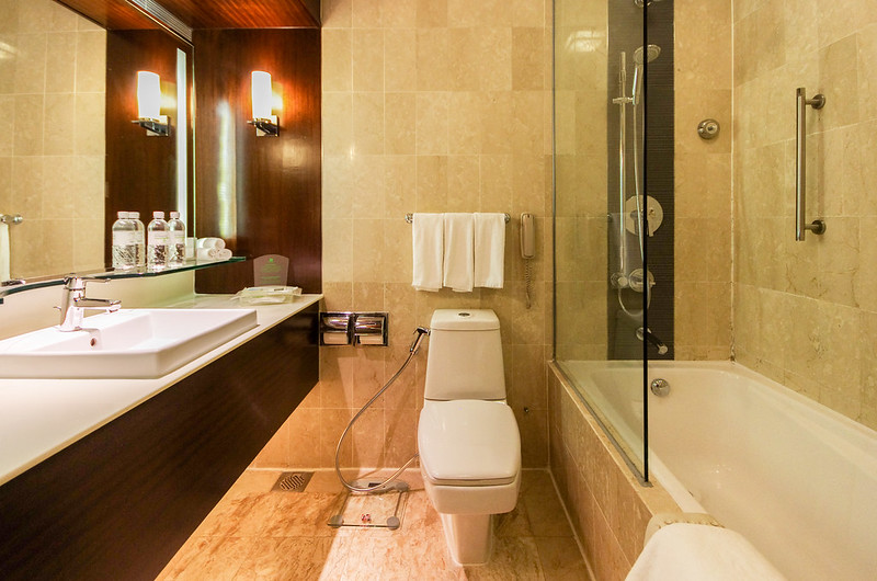 bathroom of club room - holiday inn singapore orchard city centre