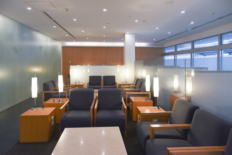 cathay pacific business class lounge melbourne