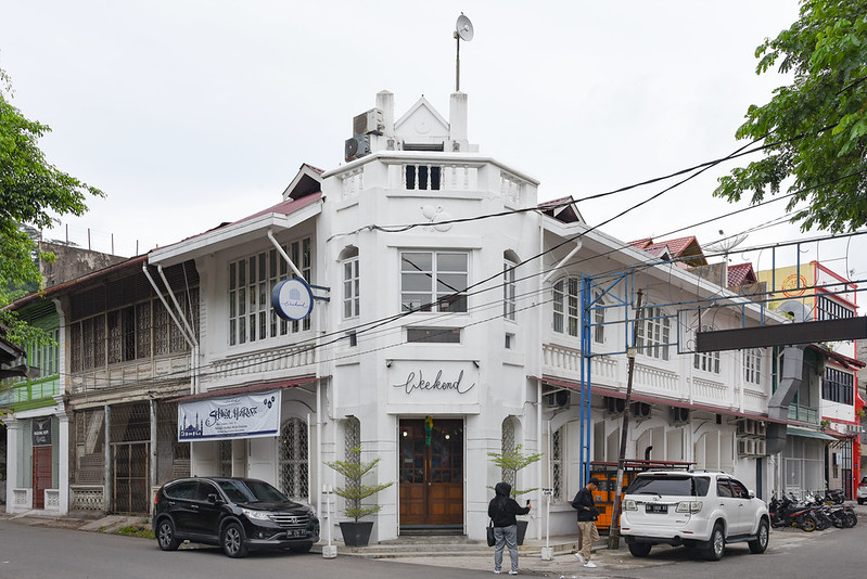 weekend cafe at padang's old town