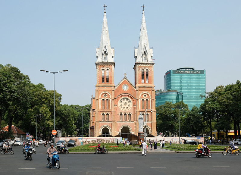 notre dame de saigon cathedral