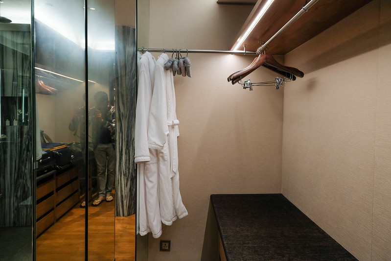 wardrobe space at sukhothai bangkok