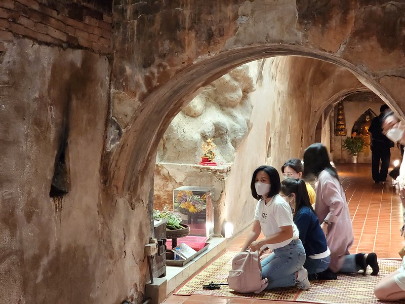 tunnels of wat umong