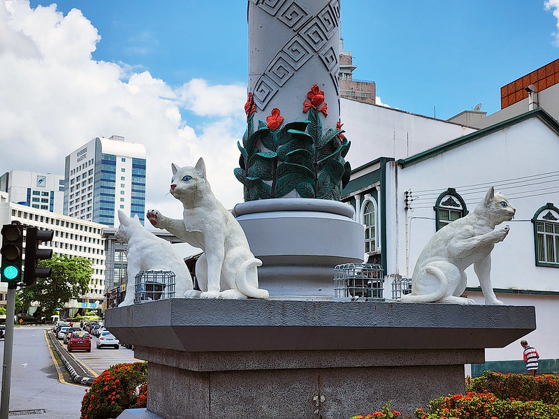 cat statues of kuching