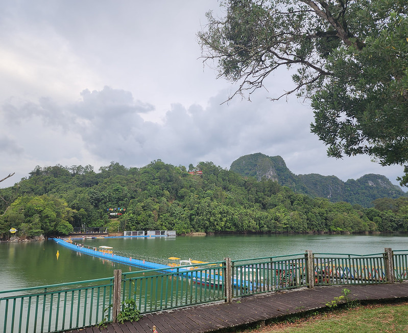 tasik biru in bau