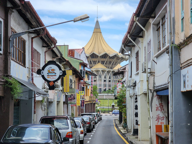 looking at jalan bishopsgate from jalan carpenter