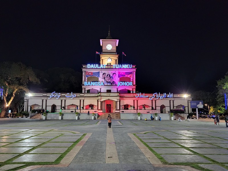 tanjung emas at night