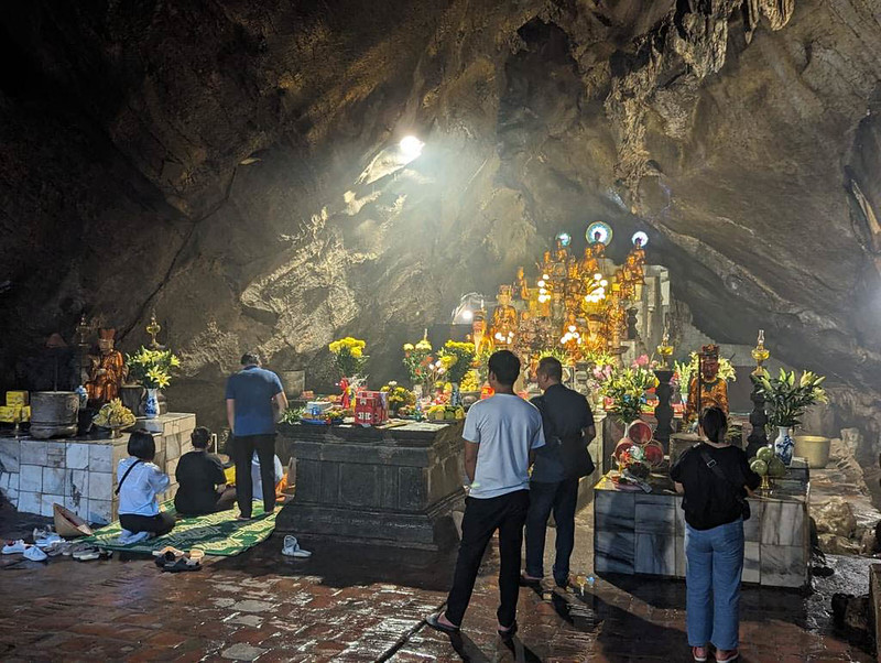 perfume pagoda