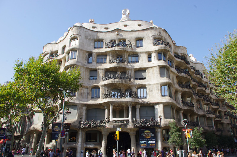 the bizarre casa mila